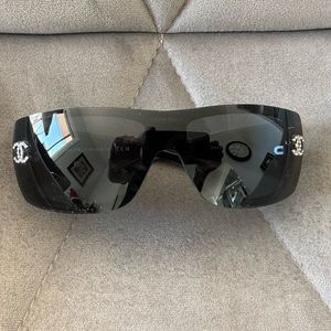 Chanel
Black/ with Crystals 5088-b C 501/8g 120 Wrap Style Sunglasses